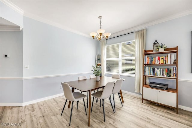 dining area featuring baseboards, light wood-style floors, an inviting chandelier, and crown molding