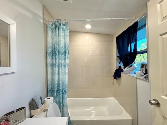 full bathroom featuring shower / bathtub combination with curtain