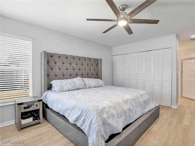 bedroom featuring baseboards, light wood-style flooring, and a ceiling fan