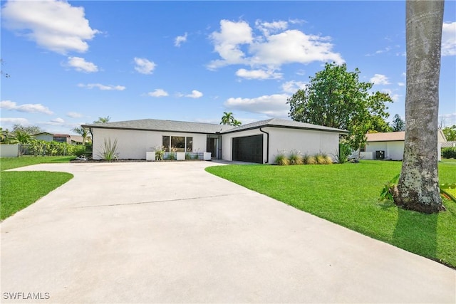 view of front of property featuring fence, a front yard, stucco siding, driveway, and an attached garage