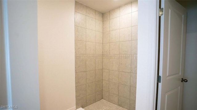 bathroom with a tile shower