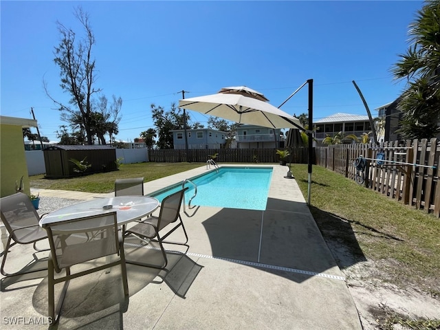 5460 Oak Ridge Ave, Fort Myers Beach, FL 33931 - view of swimming pool featuring outdoor dining area, a fenced backyard, a storage shed, and a patio area