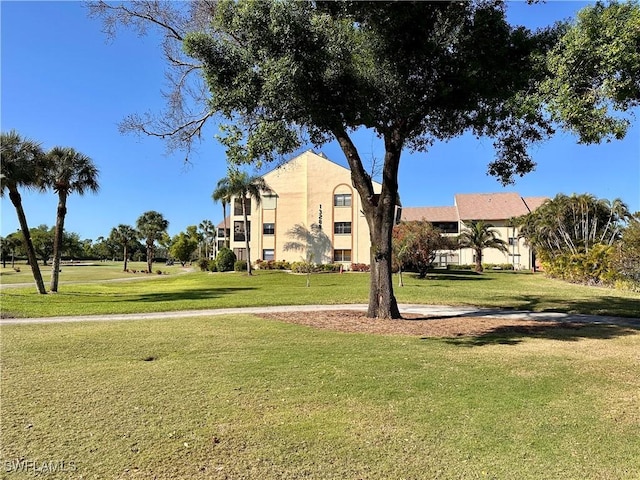 view of property's community featuring a yard