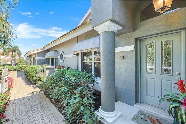 view of exterior entry with stucco siding