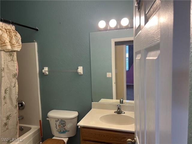2609 4th St SW, Lehigh Acres, FL 33976 - full bath featuring vanity, toilet, and shower / bath combo