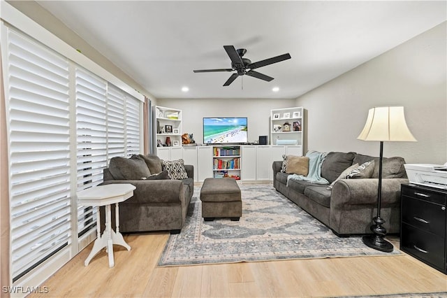 living area featuring light wood-style flooring, recessed lighting, and ceiling fan