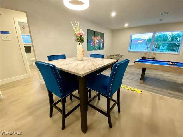 dining area featuring visible vents, baseboards, recessed lighting, light wood-style floors, and billiards