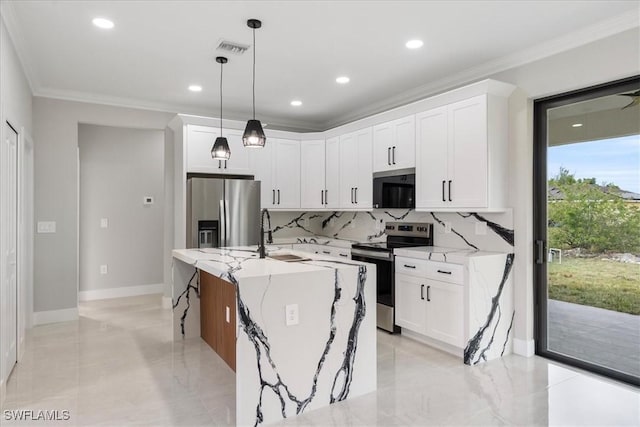 kitchen with visible vents, a sink, stainless steel appliances, crown molding, and tasteful backsplash