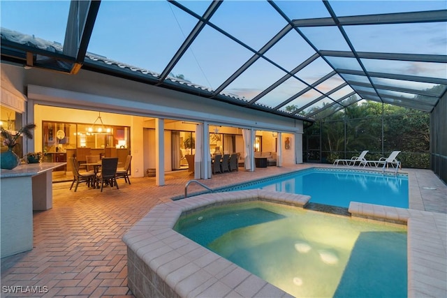 view of swimming pool featuring a pool with connected hot tub and a patio area