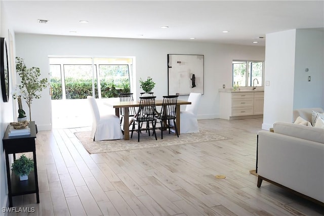 dining space featuring baseboards, visible vents, recessed lighting, and light wood finished floors