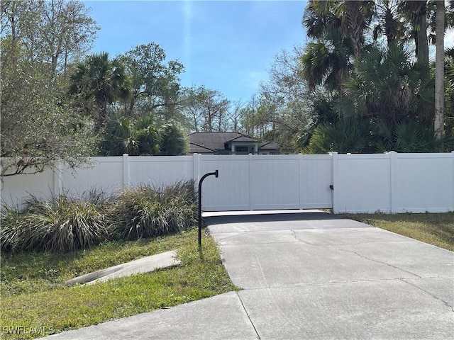 1420 14th Ave NE, Naples, FL 34120 - view of gate