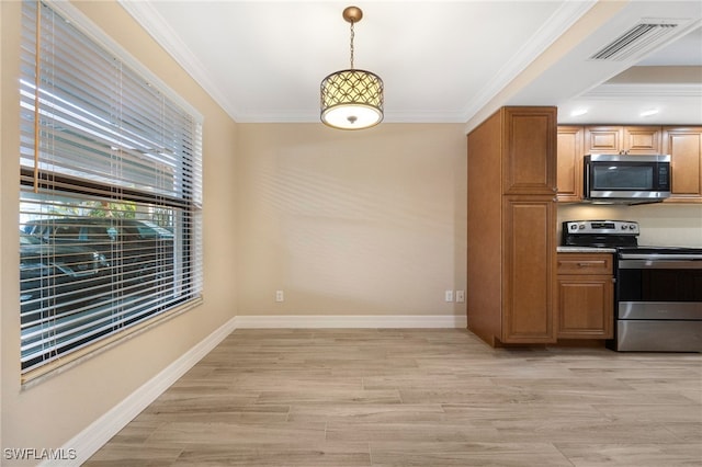 912 SW 48th Ter Unit 108, Cape Coral, FL 33914 - kitchen with appliances with stainless steel finishes, crown molding, light wood-style floors, hanging light fixtures, and baseboards