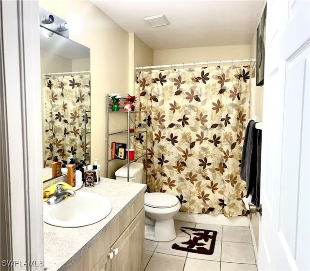 4844 Golfview Blvd, Lehigh Acres, FL 33973 - full bath featuring toilet, tile patterned floors, a shower with shower curtain, and vanity