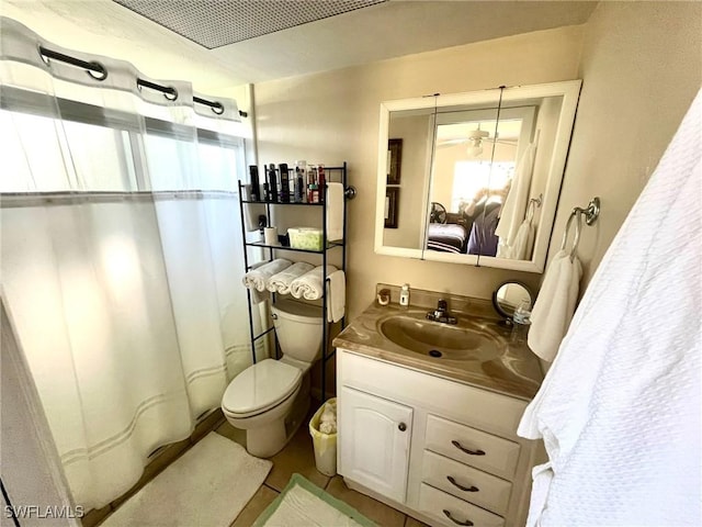 full bath with vanity, curtained shower, and toilet