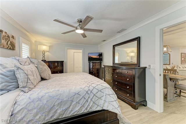 621 Trabue Ave, Punta Gorda, FL 33950 - bedroom featuring light wood-style flooring, visible vents, crown molding, baseboards, and a ceiling fan