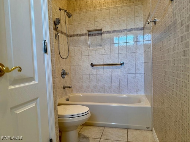 234 W Circle Dr, Clewiston, FL 33440 - full bath featuring tile patterned flooring, toilet, and bathtub / shower combination