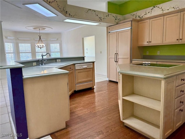 234 W Circle Dr, Clewiston, FL 33440 - kitchen with wood finished floors, paneled appliances, a large island with sink, and a sink