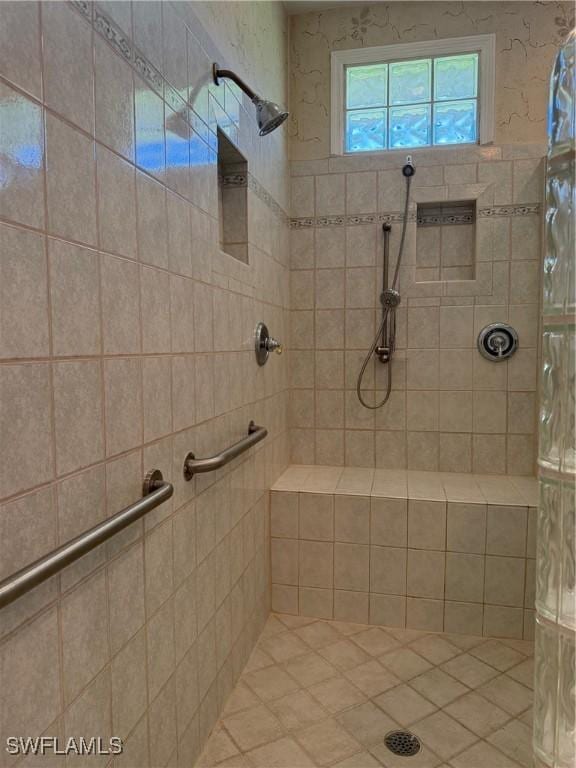 234 W Circle Dr, Clewiston, FL 33440 - bathroom with tiled shower