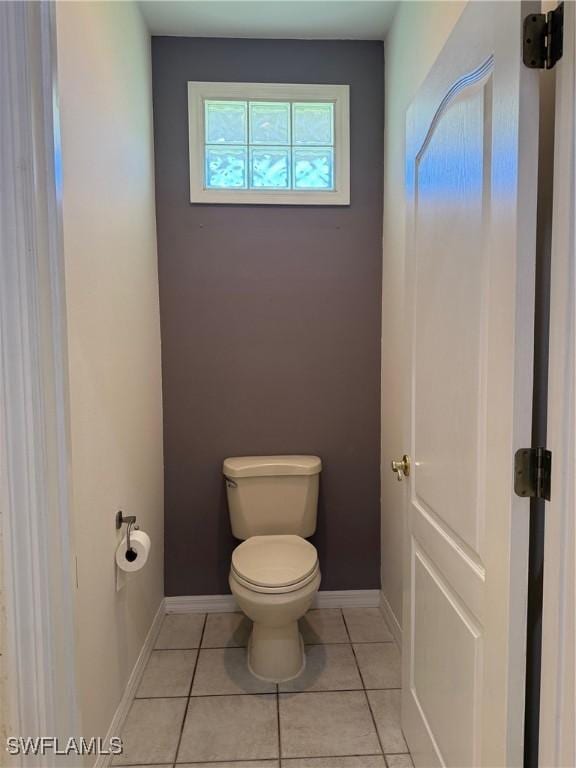 234 W Circle Dr, Clewiston, FL 33440 - bathroom featuring baseboards, toilet, and tile patterned flooring