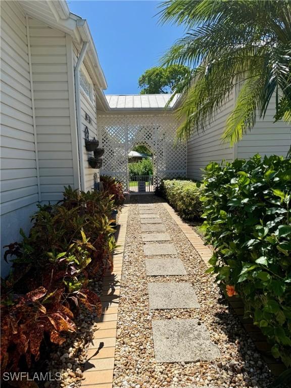 234 W Circle Dr, Clewiston, FL 33440 - view of yard with a gate