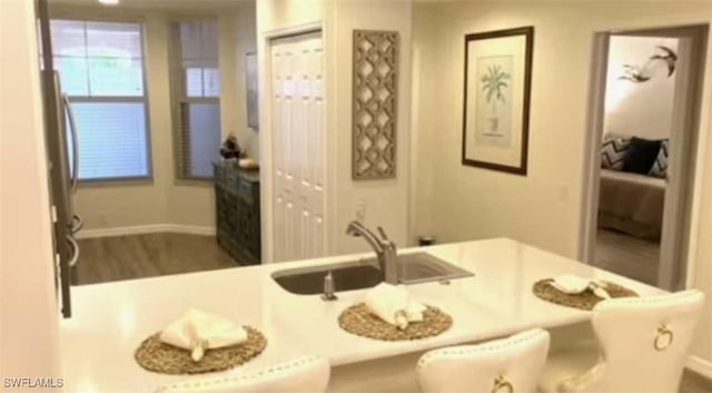 bathroom featuring a sink