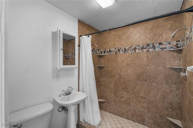 290 Granada Blvd, Fort Myers, FL 33905 - full bathroom featuring toilet, tiled shower, tile patterned floors, and a textured ceiling