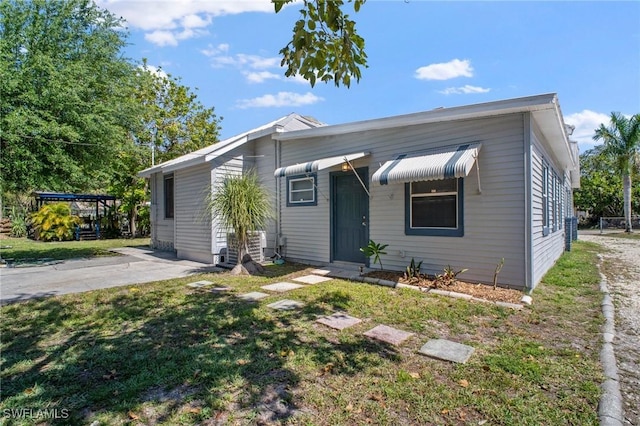 290 Granada Blvd, Fort Myers, FL 33905 - view of front of house with a front lawn
