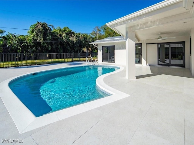 view of pool featuring fence, a ceiling fan, a patio, and a fenced in pool