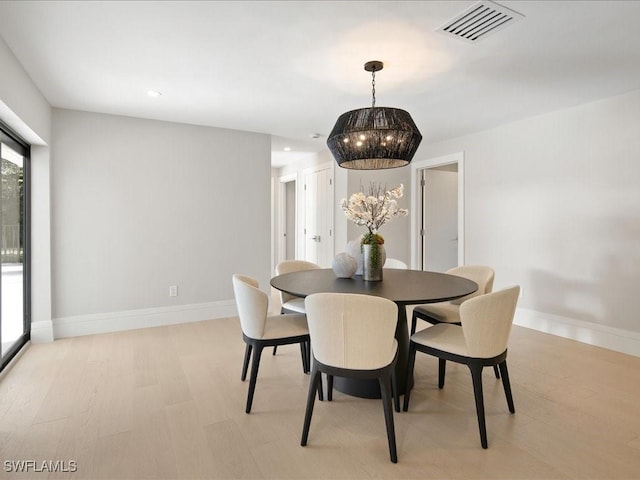 dining space featuring baseboards, visible vents, light wood-style flooring, and recessed lighting