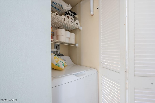 laundry area with laundry area and washer / clothes dryer