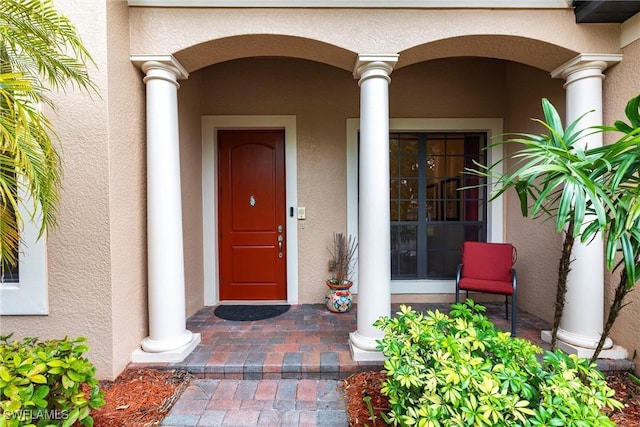property entrance featuring stucco siding