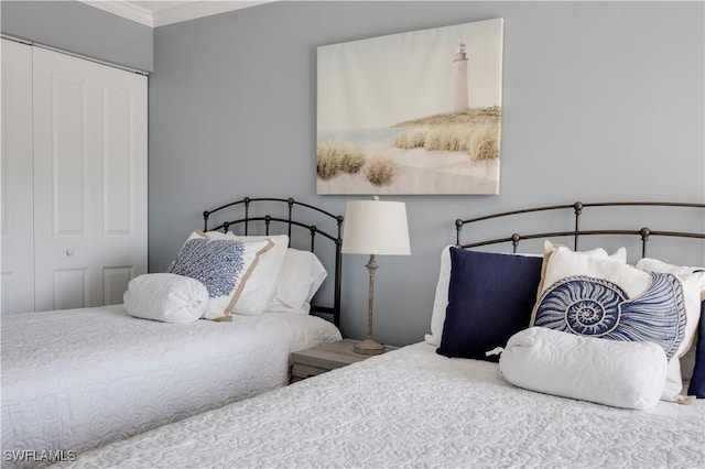 2445 W Gulf Dr Unit 21E, Sanibel, FL 33957 - bedroom with crown molding