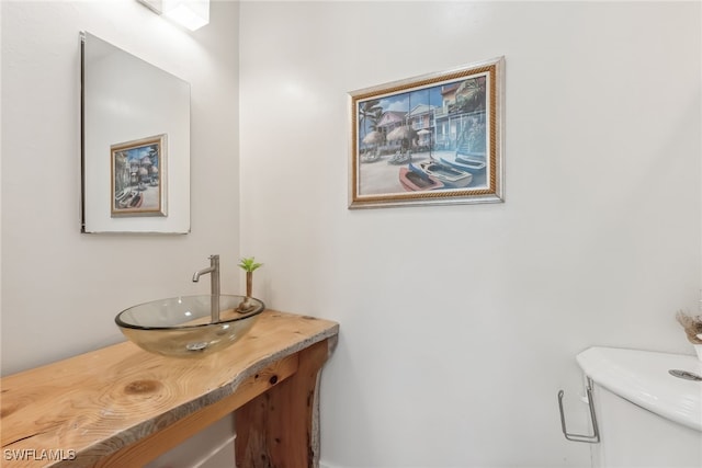 6024 Perthshire Ln, Fort Myers, FL 33908 - bathroom featuring vanity and toilet