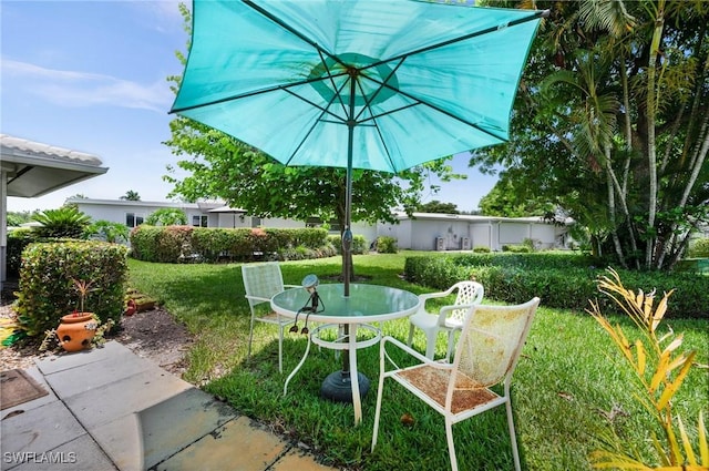 62 Lanai Cir Unit 62, Naples, FL 34112 - view of grassy yard