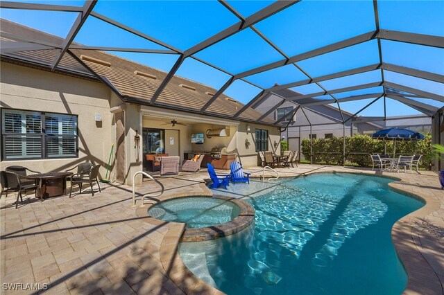 11807 Dixon Dr, Fort Myers, FL 33913 - view of swimming pool featuring a pool with connected hot tub, a patio, outdoor dining area, and ceiling fan