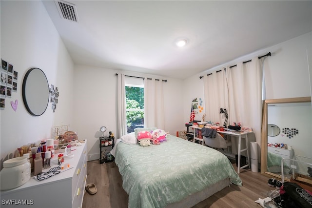 2333 Westwood Rd, North Fort Myers, FL 33917 - bedroom featuring wood finished floors