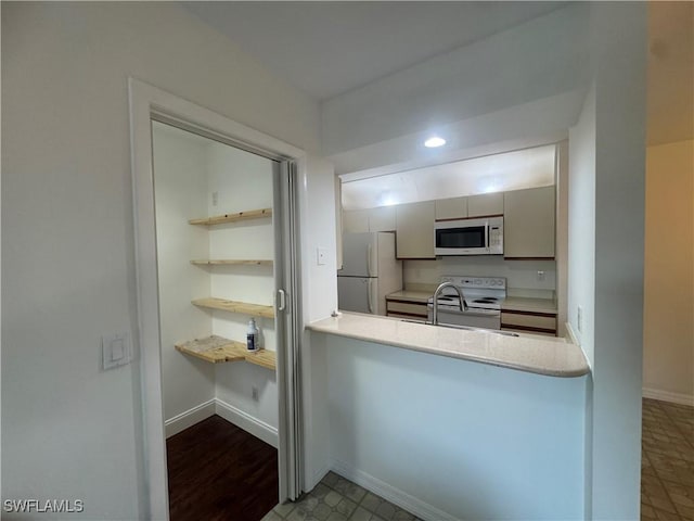 177 Santa Clara Dr Unit 177-5, Naples, FL 34104 - kitchen featuring white appliances, a sink, light countertops, baseboards, and recessed lighting