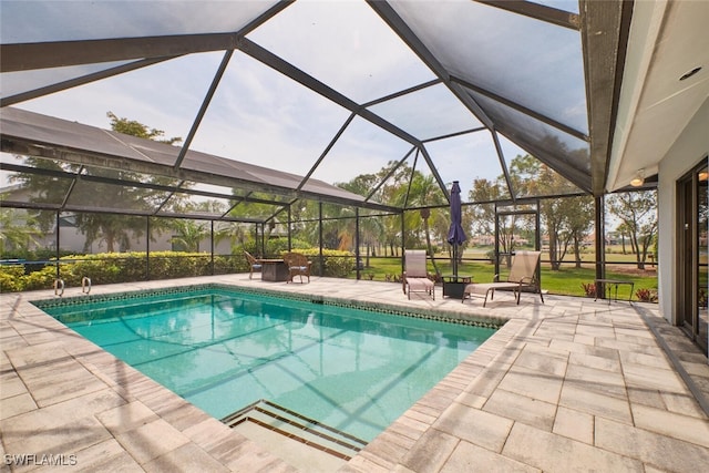 15440 Kilmarnock Dr, Fort Myers, FL 33912 - pool with a lanai and a patio area