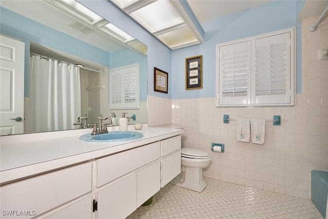 15440 Kilmarnock Dr, Fort Myers, FL 33912 - bathroom featuring tile patterned floors, toilet, curtained shower, visible vents, and tile walls