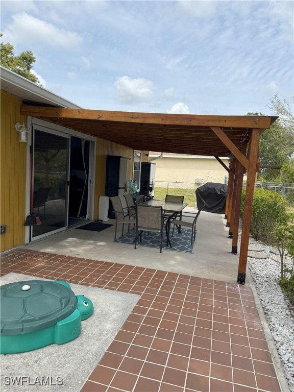 2303 NE 7th Ave, Cape Coral, FL 33909 - view of patio / terrace with fence and outdoor dining space