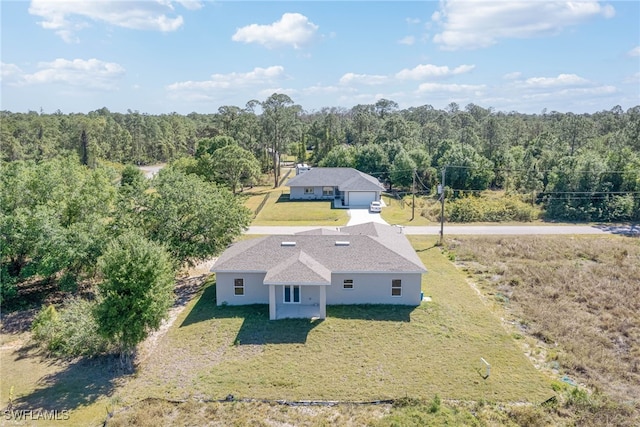 bird's eye view featuring a wooded view