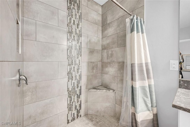 full bath with tiled shower