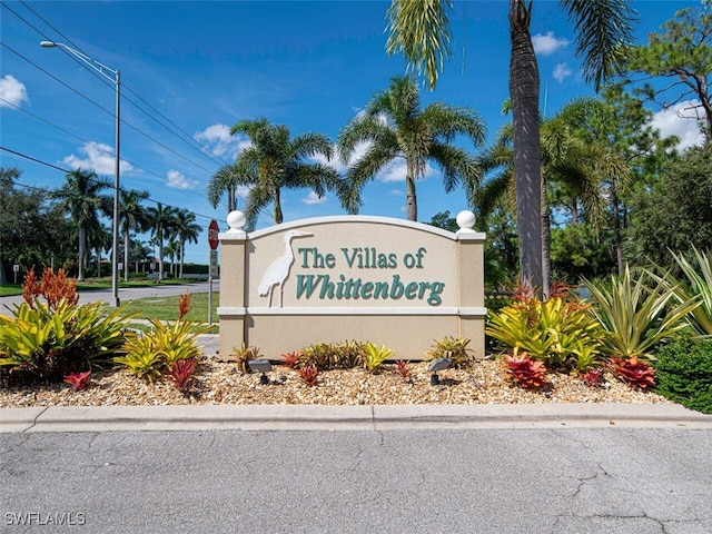 view of community / neighborhood sign