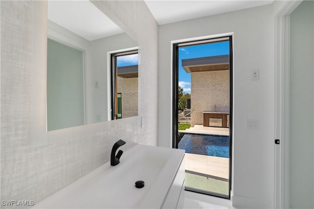 bathroom with backsplash