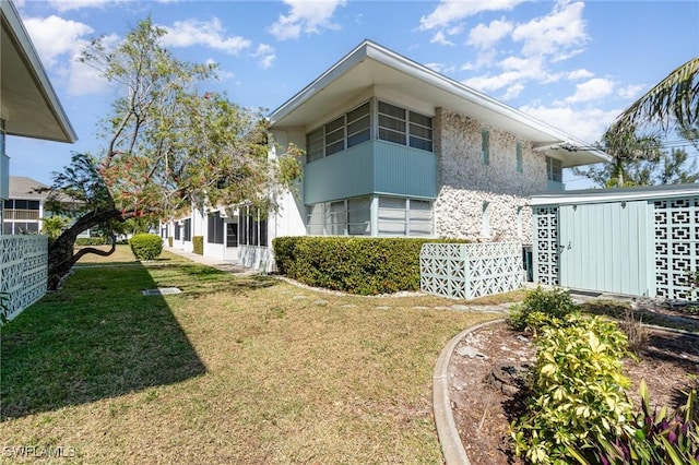 402 SE 42nd Ter Unit D 5, Cape Coral, FL 33904 - back of property with a lawn and fence