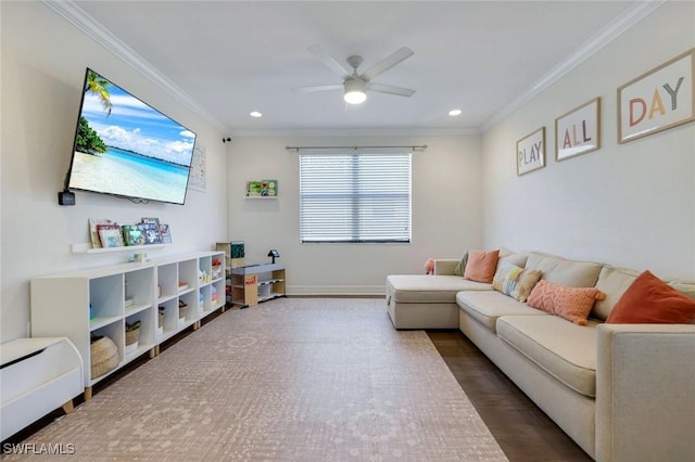 living room featuring ceiling fan, wood finished floors, recessed lighting, and crown molding