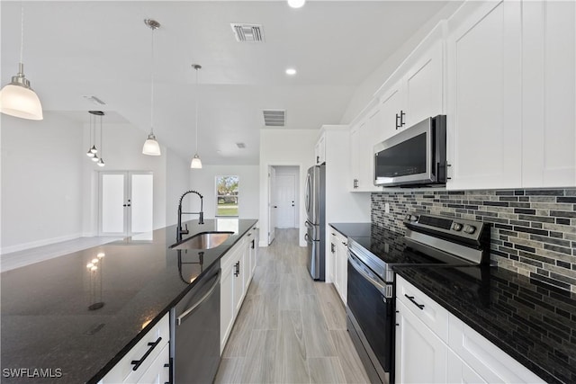 kitchen with a sink, visible vents, decorative backsplash, and appliances with stainless steel finishes