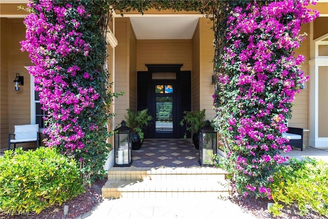 property entrance featuring a porch