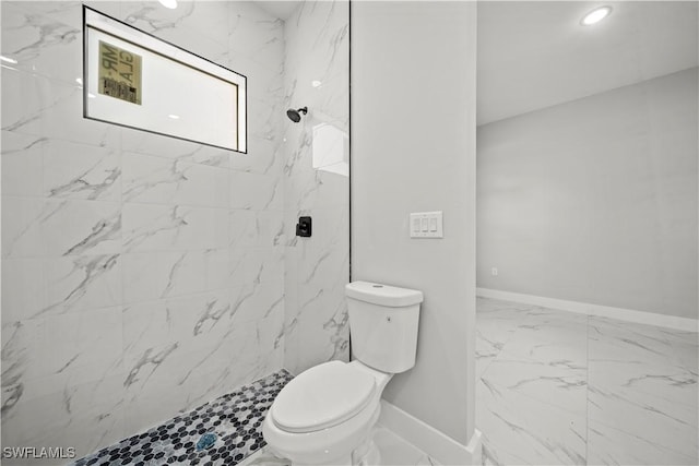 full bath featuring marble finish floor, toilet, tiled shower, and baseboards