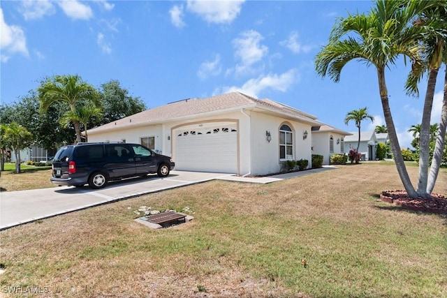 view of front of house featuring a garage, stucco siding, driveway, and a front yard